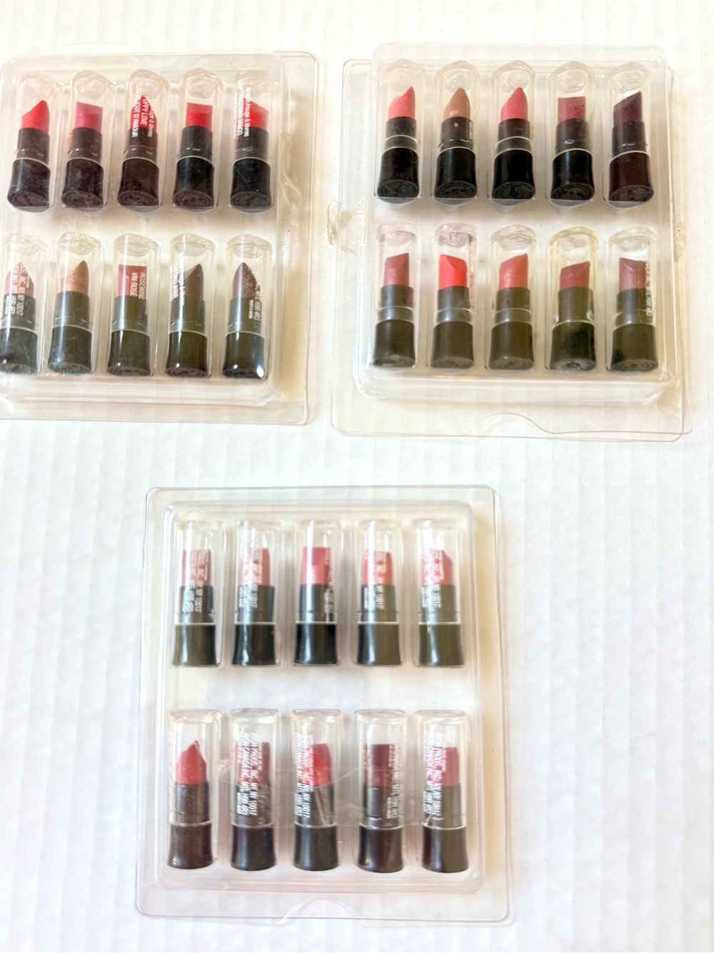 30 Mini Sample Lipsticks - Avon True Color - Assorted Colors - Picture 2 of 3